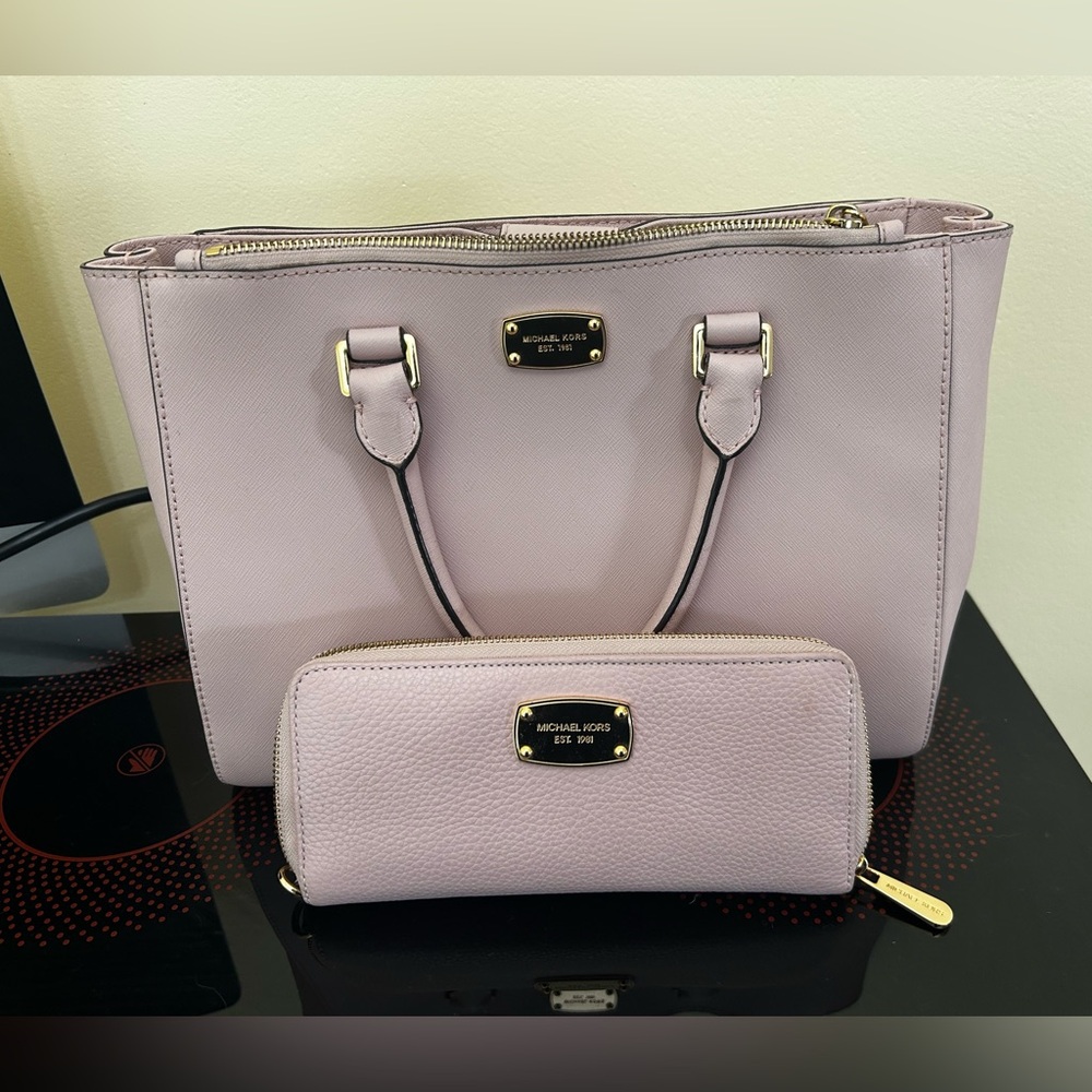 like new Michael Kors Kellen Medium Saffiano Leather Satchel with wallet!!